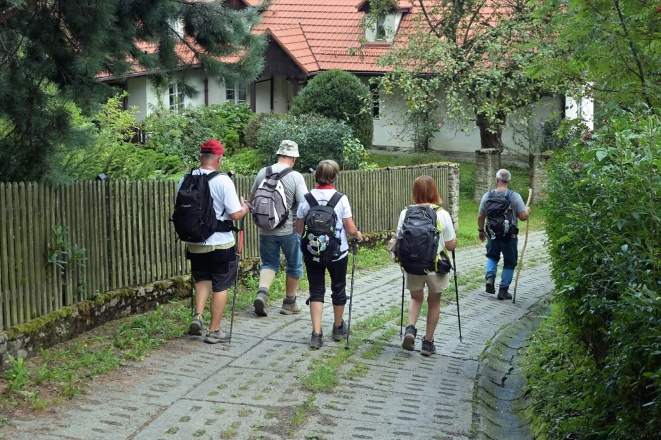 Rekordowe spotkanie turystów na Łopieniu  - zdjęcie 2