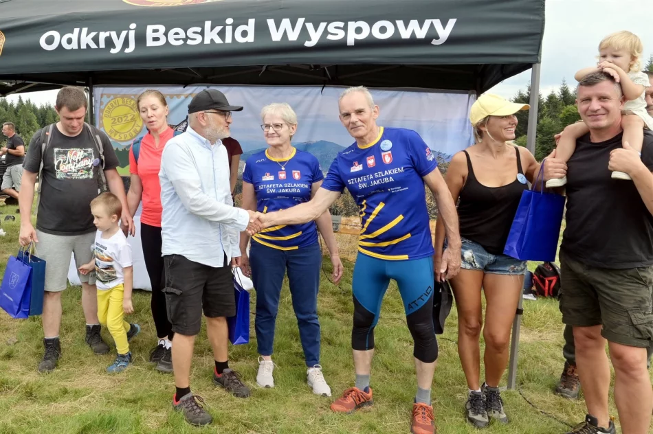 Rekordowe spotkanie turystów na Łopieniu  - zdjęcie 10