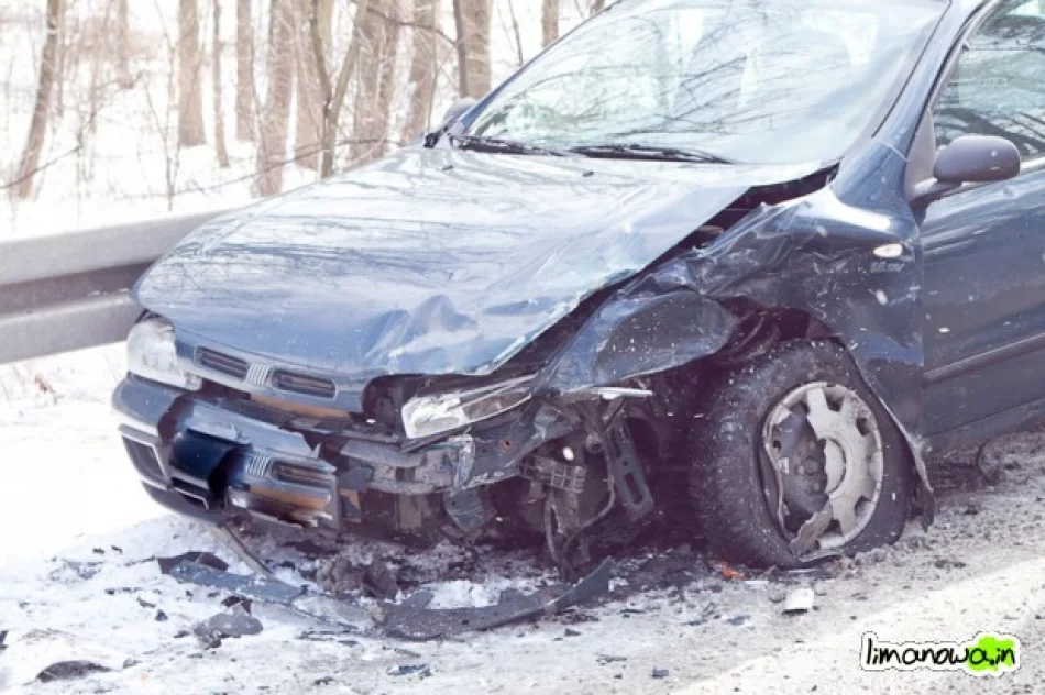 Trzy osoby ranne w wypadku - zdjęcie 3