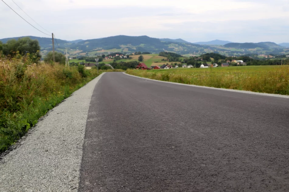 Zakończono modernizacje dróg w Młynnem, Makowicy i Wysokiem - zdjęcie 2