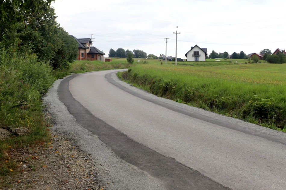 Zakończono modernizacje dróg w Młynnem, Makowicy i Wysokiem - zdjęcie 10