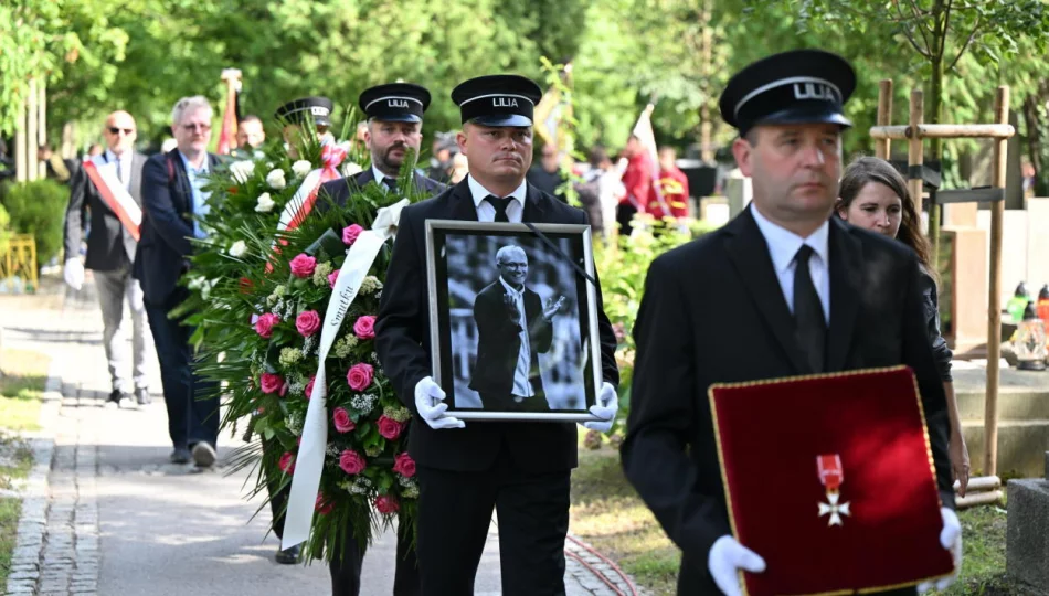 Franciszek Smuda, wybitny trener piłkarski, spoczął na Cmentarzu Rakowickim w Krakowie - zdjęcie 1