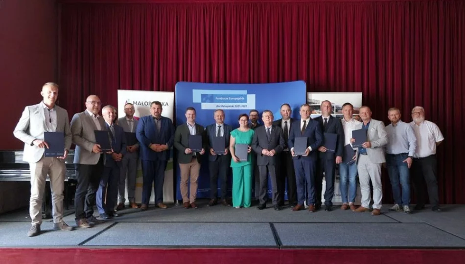 Promesy i umowy dofinansowania dla lokalnych samorządów - zdjęcie 1