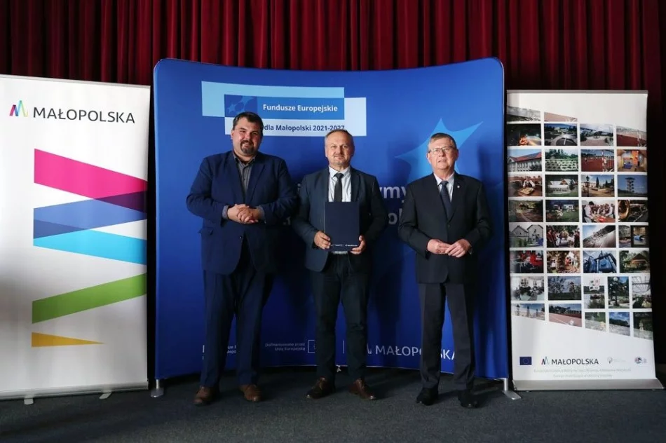 Promesy i umowy dofinansowania dla lokalnych samorządów - zdjęcie 2