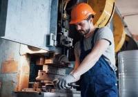 Porównanie różnych typów pras krawędziowych: Hydrauliczne vs. mechaniczne - zdjęcie główne