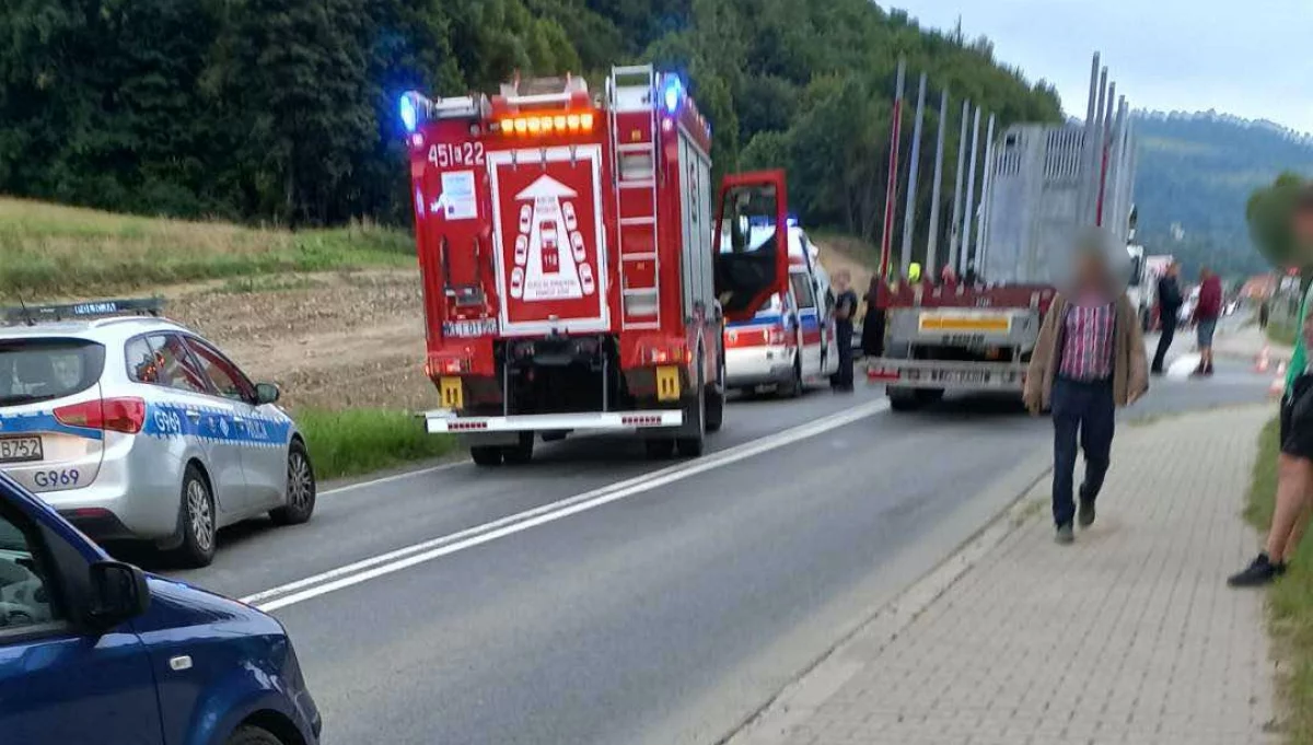 Dwie osoby ranne, DK 28 zablokowana