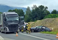 Dwie osoby trafiły do szpitala, droga już przejezdna - zdjęcie główne