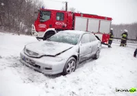 Ślisko na drogach. Wypadek w Strzeszycach - zdjęcie główne