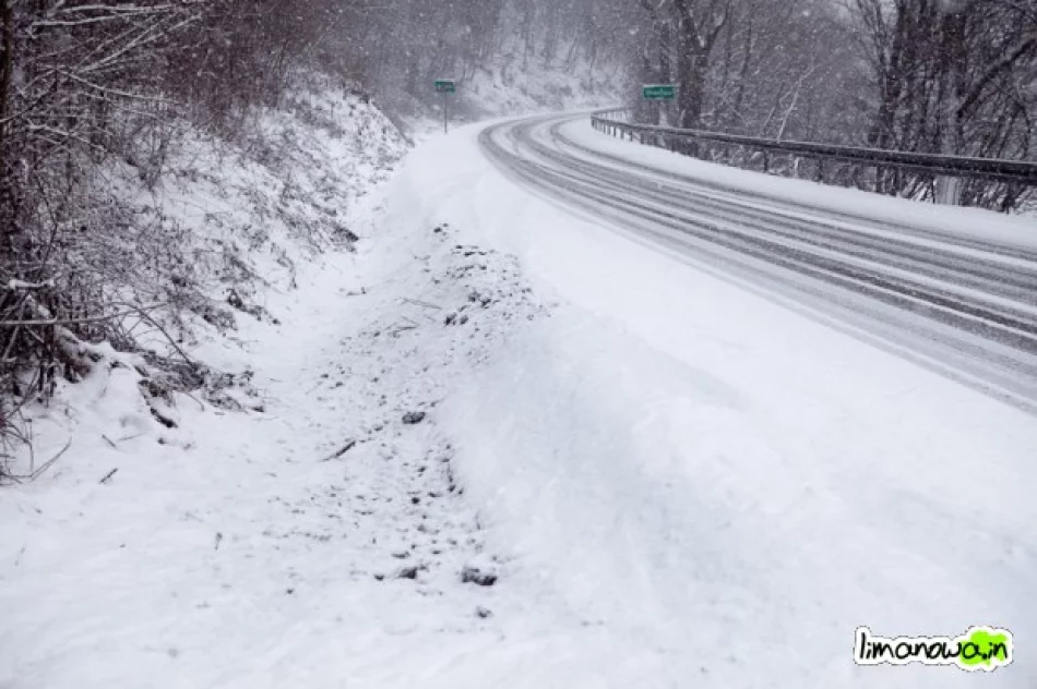 Ślisko na drogach. Wypadek w Strzeszycach - zdjęcie 2