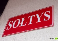 Ostro na wiejskim zebraniu - zdjęcie główne