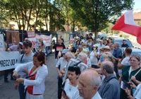 Kraków: Pikieta przeciwko zmianom w organizacji nauczania religii w szkole - zdjęcie główne