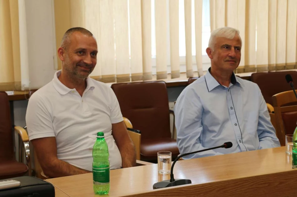Władze miasta na spotkaniu z przedstawicielami klubów sportowych - zdjęcie 8