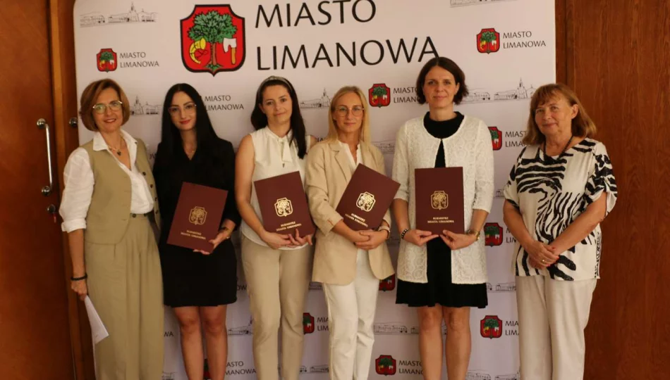Uroczyste wręczenie nauczycielom aktów nadania stopnia awansu zawodowego nauczyciela mianowanego - zdjęcie 1