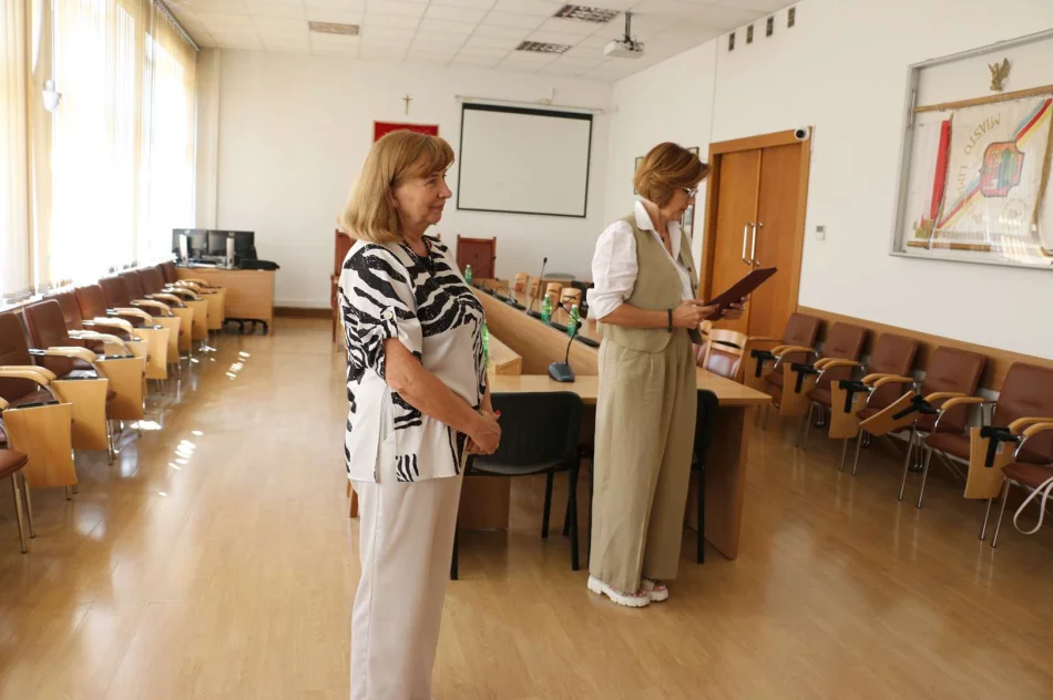 Uroczyste wręczenie nauczycielom aktów nadania stopnia awansu zawodowego nauczyciela mianowanego - zdjęcie 4