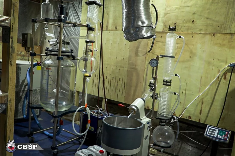 Zlikwidowano największe w historii Polski laboratorium do produkcji narkotyków (wideo) - zdjęcie 7