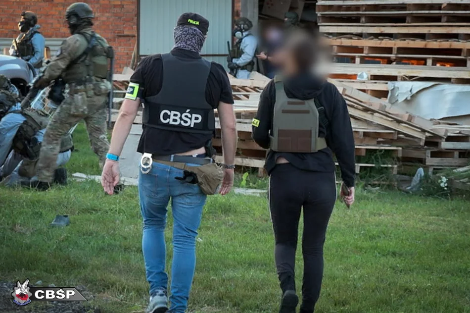 Zlikwidowano największe w historii Polski laboratorium do produkcji narkotyków (wideo) - zdjęcie 10