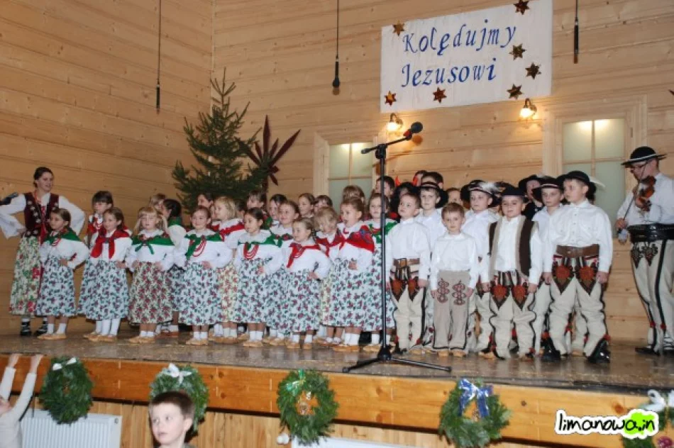 Mali kolędnicy zadbali o tradycję - zdjęcie 3