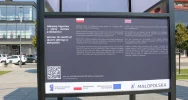 „20 lat Funduszy Europejskich w Małopolsce – zobacz, jak zmieniły region!” – wystawa plenerowa na limanowskim rynku - zdjęcie 2