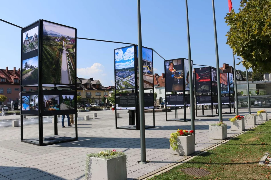„20 lat Funduszy Europejskich w Małopolsce – zobacz, jak zmieniły region!” – wystawa plenerowa na limanowskim rynku - zdjęcie 10