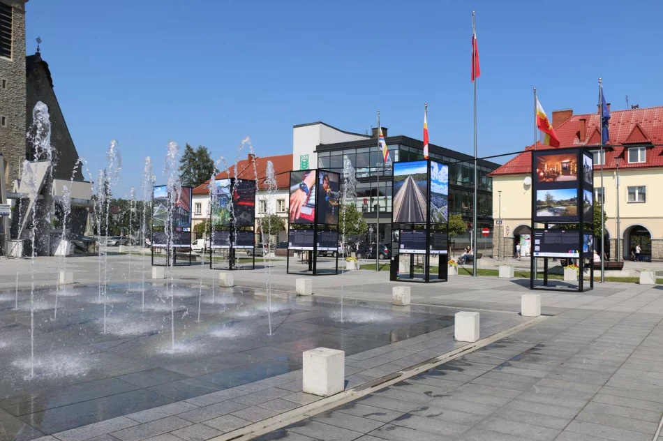 „20 lat Funduszy Europejskich w Małopolsce – zobacz, jak zmieniły region!” – wystawa plenerowa na limanowskim rynku - zdjęcie 16