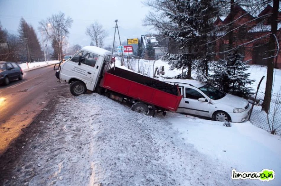 Samochód z węglem bez kierowcy uderzył w osobówkę - zdjęcie 2