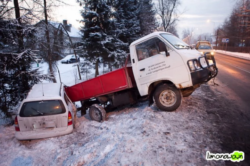 Samochód z węglem bez kierowcy uderzył w osobówkę - zdjęcie 4