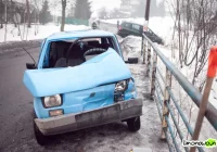 Szklanka na drodze. Trzy osoby poszkodowane - zdjęcie główne