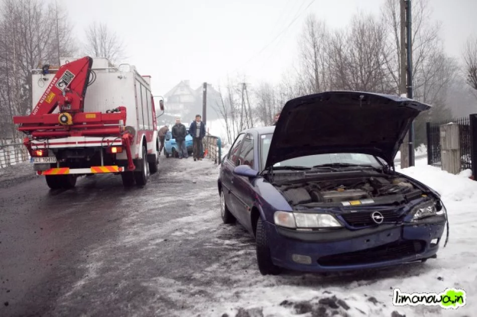 Szklanka na drodze. Trzy osoby poszkodowane - zdjęcie 2