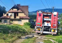 Pożar poddasza i szybka akcja strażaków. Udało się uniknąć większych strat - zdjęcie główne