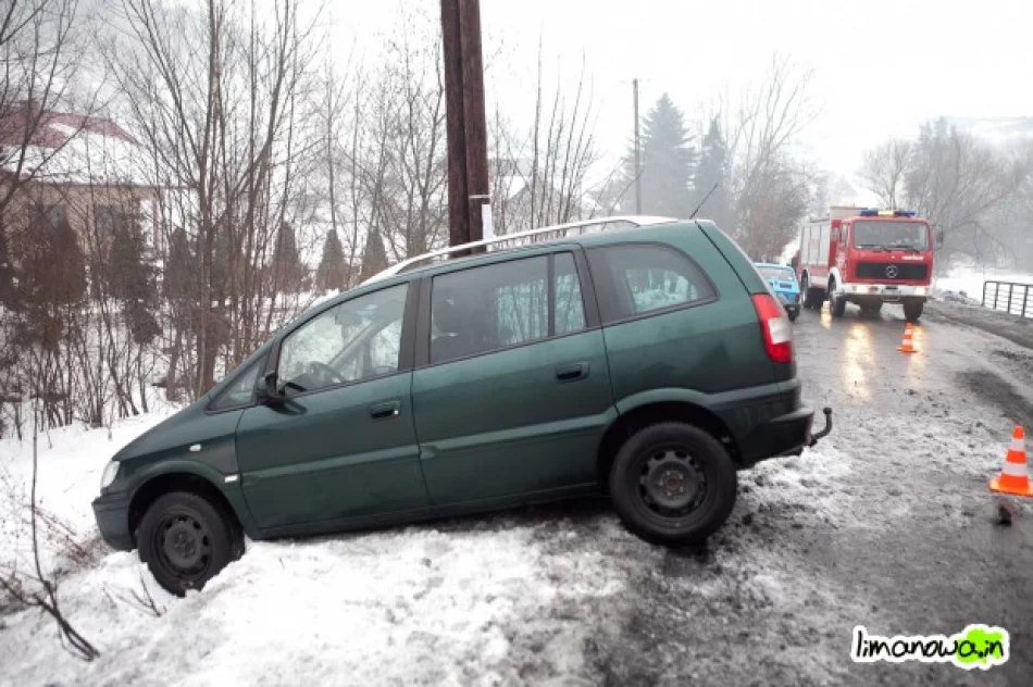 Szklanka na drodze. Trzy osoby poszkodowane - zdjęcie 3