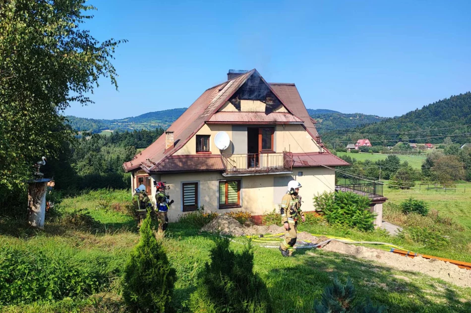 Pożar poddasza i szybka akcja strażaków. Udało się uniknąć większych strat - zdjęcie 7