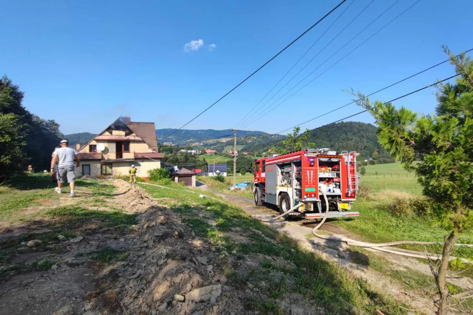 Pożar poddasza i szybka akcja strażaków. Udało się uniknąć większych strat - zdjęcie 13