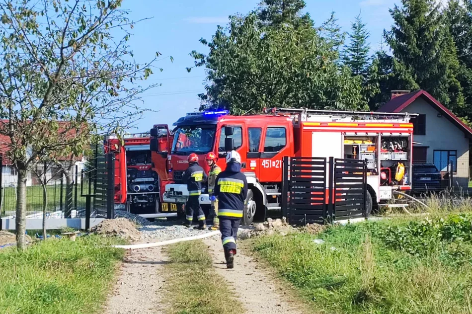 Pożar poddasza i szybka akcja strażaków. Udało się uniknąć większych strat - zdjęcie 14