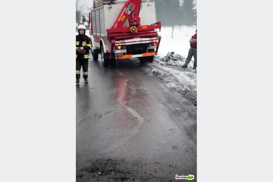 Szklanka na drodze. Trzy osoby poszkodowane - zdjęcie 4