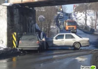 Kolizja pod wiaduktem - zdjęcie główne