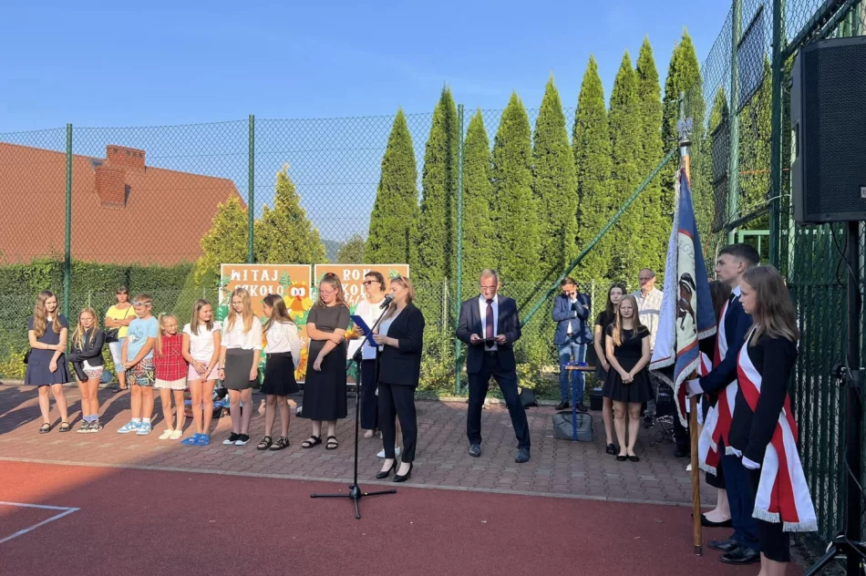 Początek roku szkolnego 2024/2025 w miejskich szkołach - zdjęcie 19