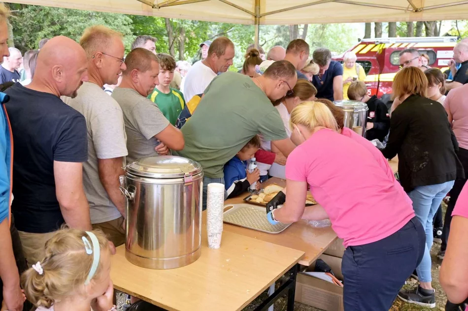 Miłośnicy Beskidu Wyspowego na Miejskiej Górze (ZDJĘCIA) - zdjęcie 9