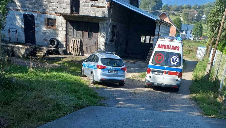 Służby weszły do budynku, 63-letnia kobieta znaleziona martwa - zdjęcie 1