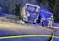 Spłonęły dwie ciężarówki - kilkaset tys. zł strat - zdjęcie główne