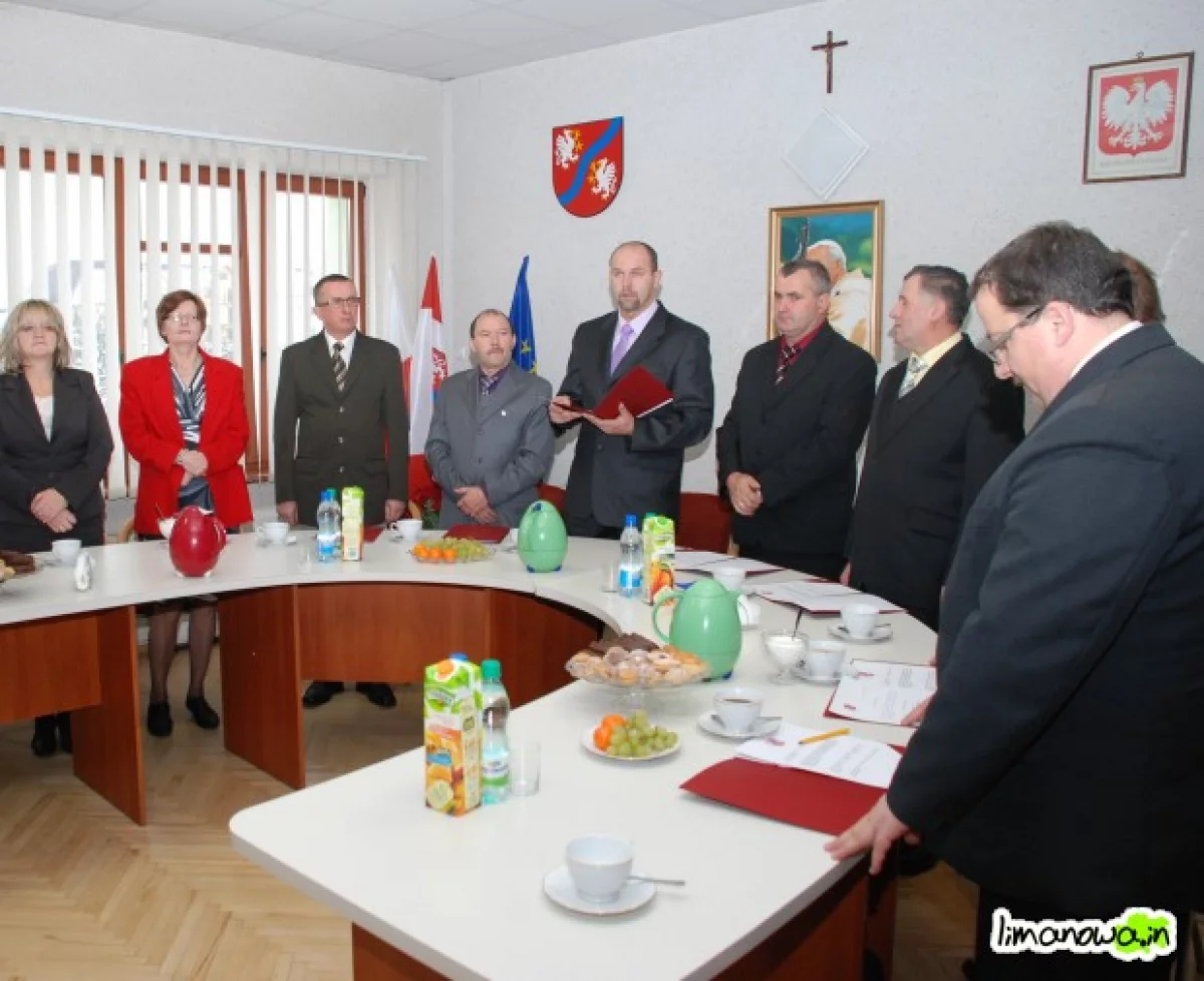 Radni już obradowali, czekają na wójta