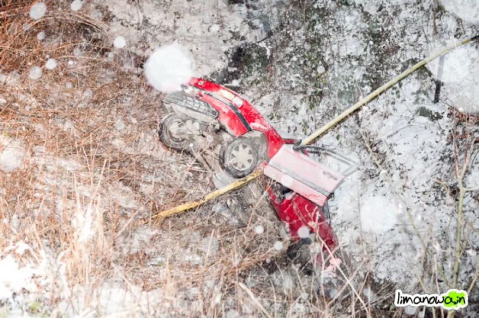 Samochód wpadł do potoku - gmina będzie pytać policję - zdjęcie 2