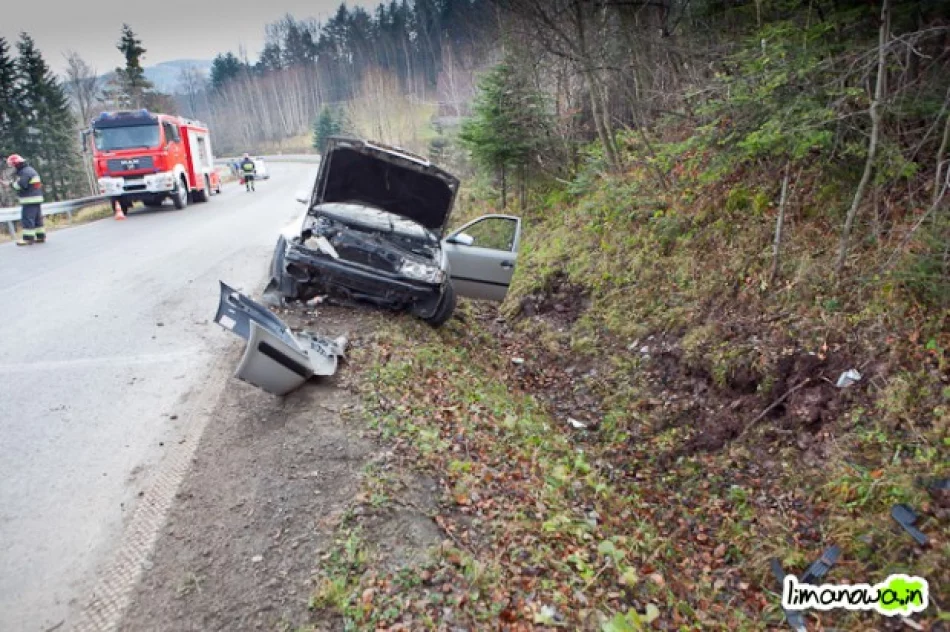 Jeden samochód wpadł do rowu, a drugi koziołkował - zdjęcie 4