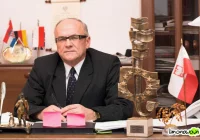 Nie kandyduje, więc zabiera fotel i biurko - zdjęcie główne