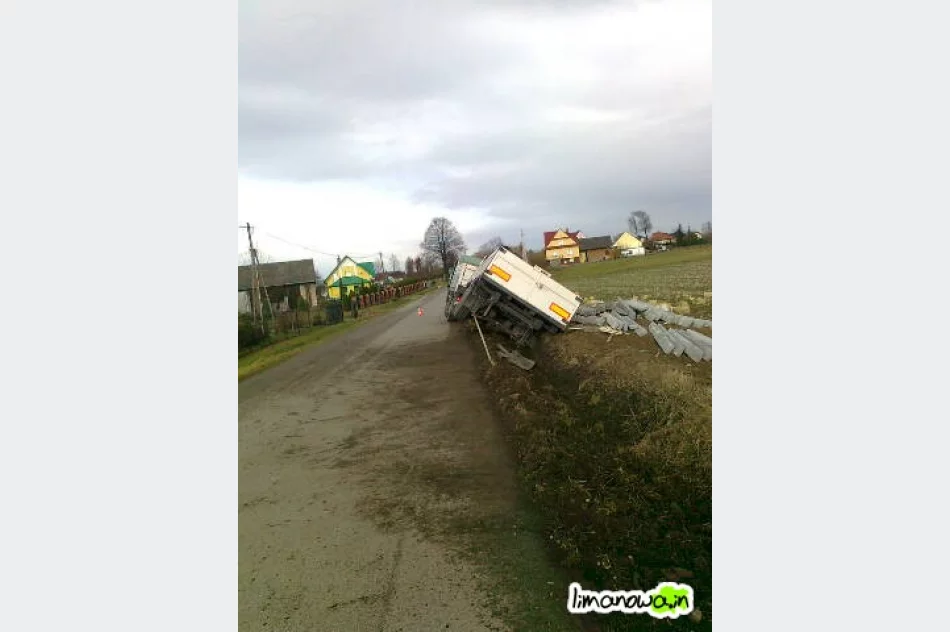 Przewróciły się ciężarówki - zdjęcie 3