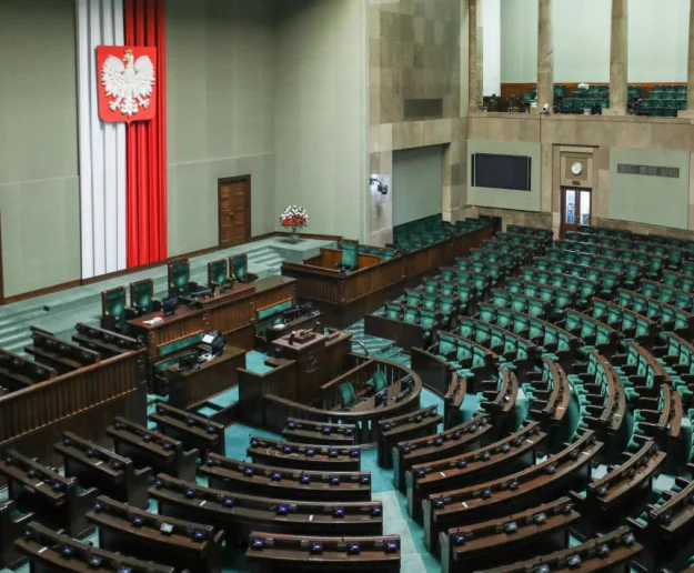 Politolodzy: w wymiarze sprawiedliwości i mediach publicznych zrobiono niewiele - zdjęcie główne