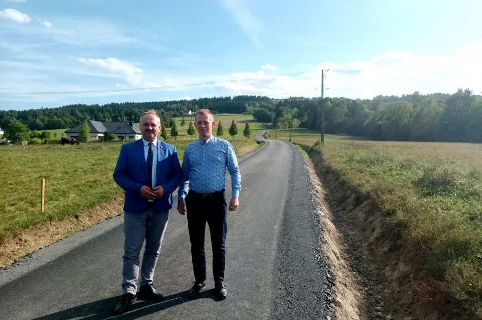 Odbiór wyremontowanych dróg w Męcinie i Siekierczynie - zdjęcie 3