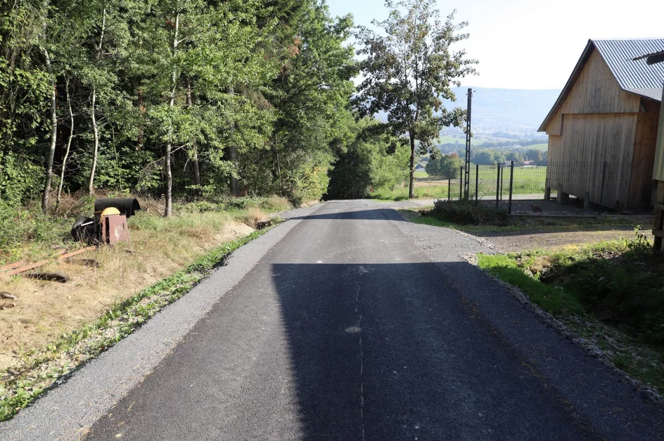 Odbiór wyremontowanych dróg w Męcinie i Siekierczynie - zdjęcie 5