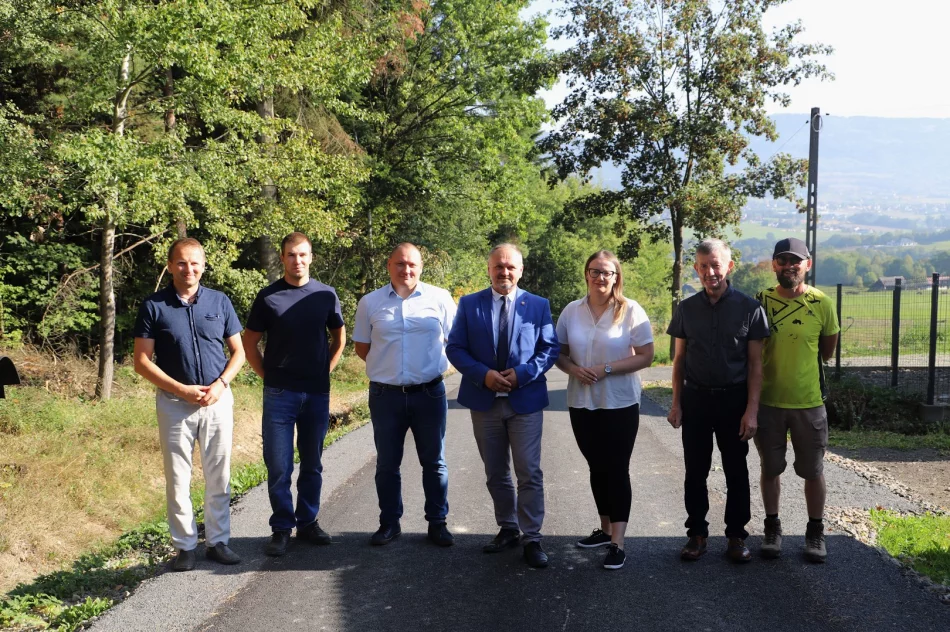 Odbiór wyremontowanych dróg w Męcinie i Siekierczynie - zdjęcie 6