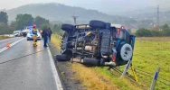 Samochód wypadł z drogi. Utrudnienia na DK 28 - zdjęcie 2
