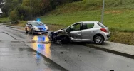 Jedna osoba ranna po czołowym zderzeniu - zdjęcie 2